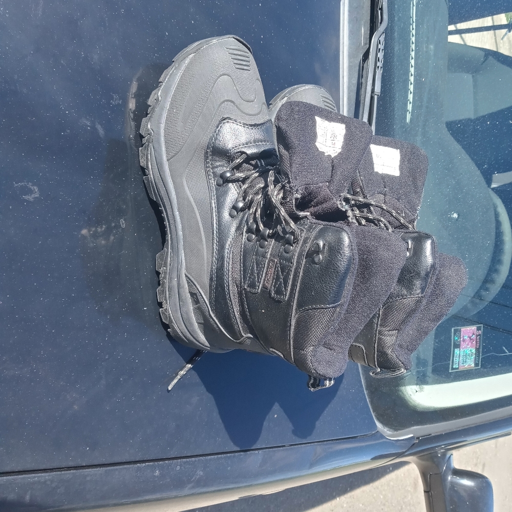 Arcti v8 boots used 9